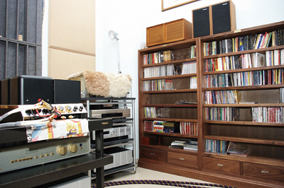 玩音响当然是为了听音乐，X君自己的唱片收藏极为丰富，许多著名的古典曲目都有好几个版本。